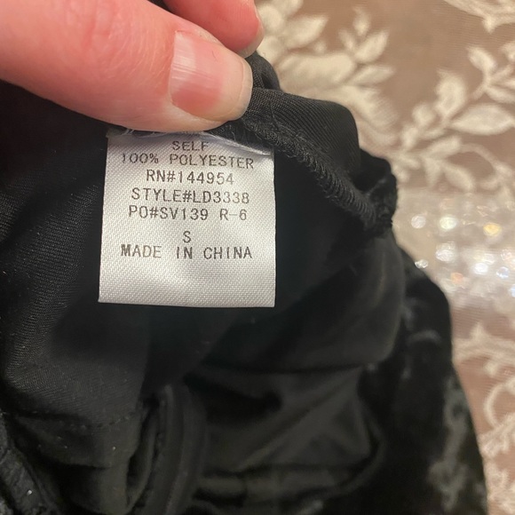 HMS- Black Crushed Velvet Knotted Slit Dress, V-Neckline, Zipper Back Size Small - Picture 4 of 6